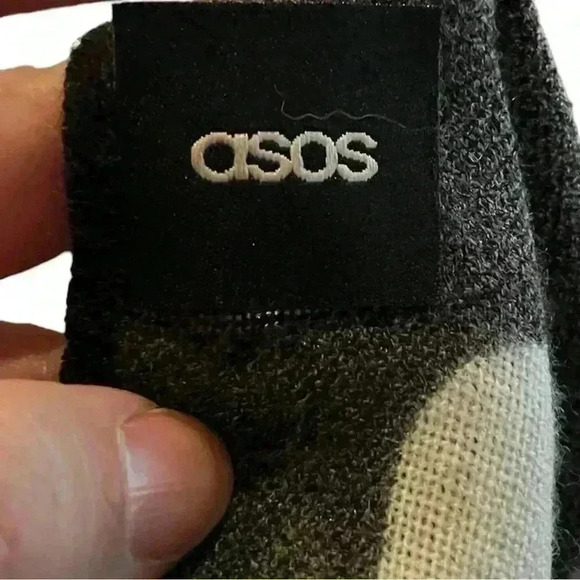 ASOS Infinity Scarf/Wrap - Picture 9 of 10